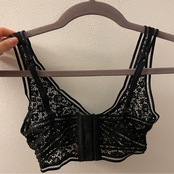 NWT Victoria’s Secret Black Lace Sexy Bra (XS) - Picture 2 of 4